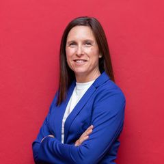 Karen van Zyl, founder of VAConnect, smiling with her arms folded